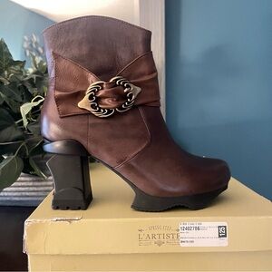 L’artiste Brown Boot Size 8